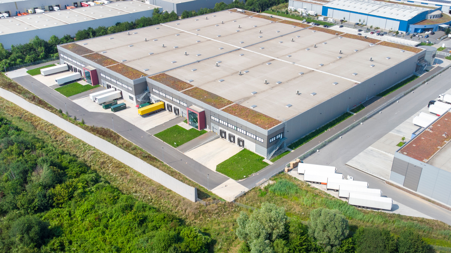 Vista dall'alto capannone produttivo in Albania